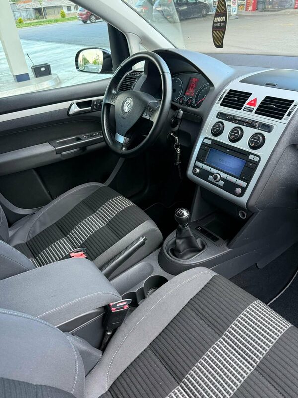 Dashboard and front seats of the Volkswagen Touran